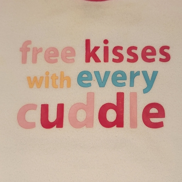 CARTER'S ♡ Adorable Pink Trim "FREE KISSES WITH EVERY CUDDLE" Bodysuit Onesie NB - Picture 5 of 10